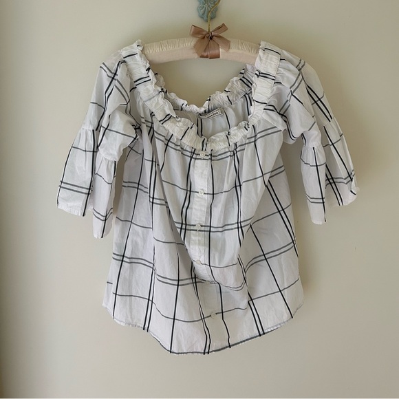 Abercrombie & Fitch Tops - A&F Plaid Off the Shoulder Blouse 
Size: Small
NWOT